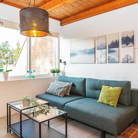 5 Person In Romo-by Traum