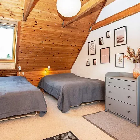 5 Person In Romo-by Traum *