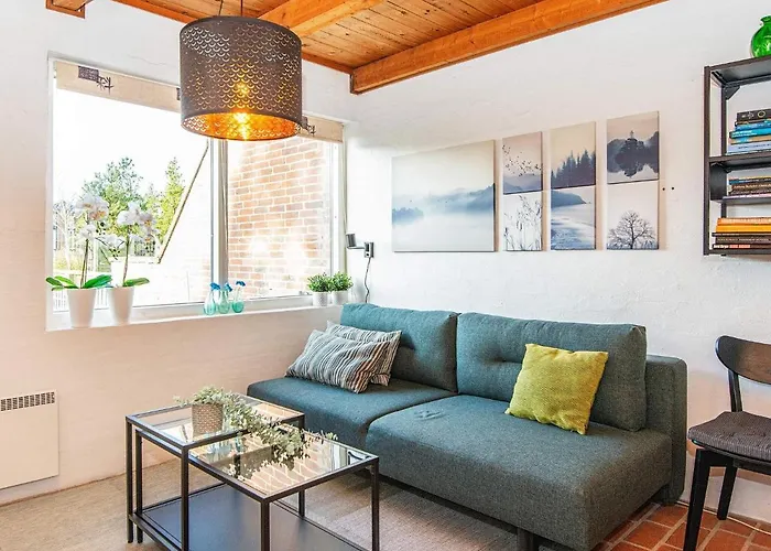 5 Person In Romo-by Traum